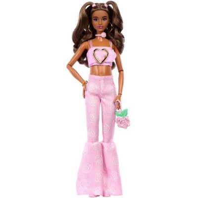Barbie Deluxe Style Fashion Doll con Top Corto in Denim Rosa e Jeans a Zampa d'Elefante